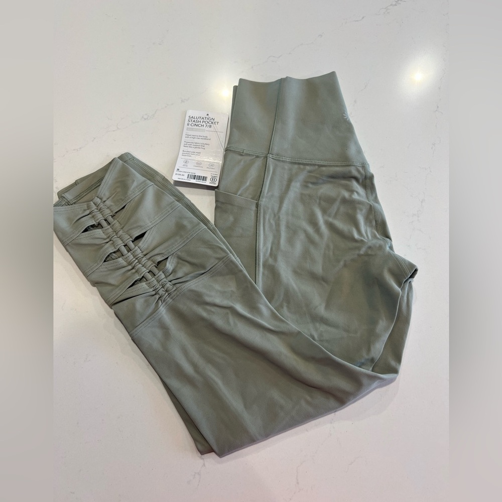 Athleta Salutation Stash Pocket II Cinch 7/8 legging